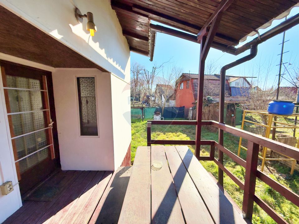 Cabană cu 2 camere de vânzare în zona 3 Insule