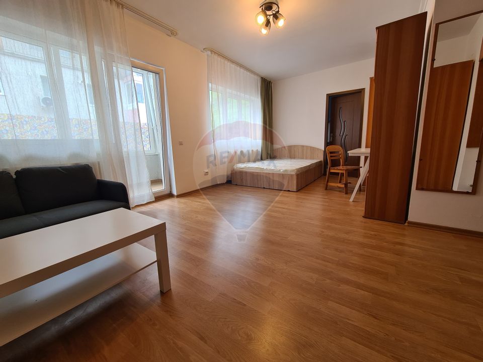 Apartament cu o cameră pe strada Stejarului, cu loc de parcare
