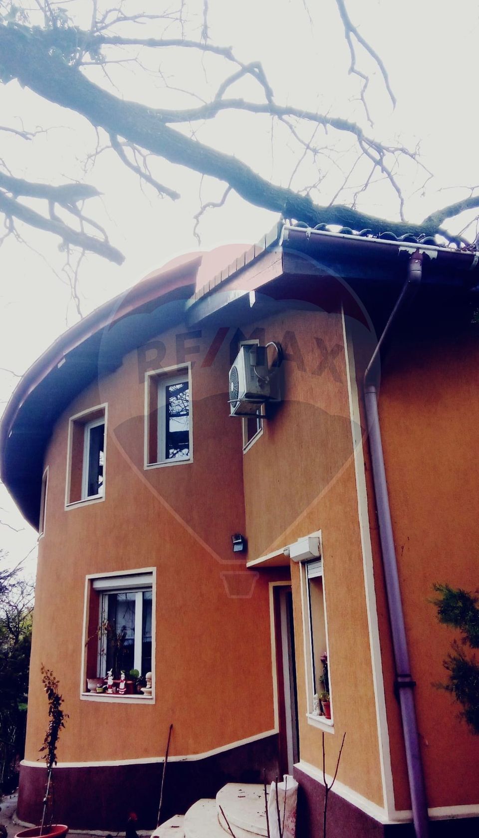 Vila la Lacul Snagov deschidere 21 ml,  ponton propriu