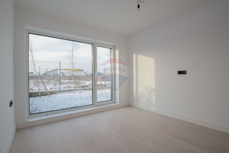 Vanzare apartament de lux cu 4 camere, curte de 279 mp in Pallady