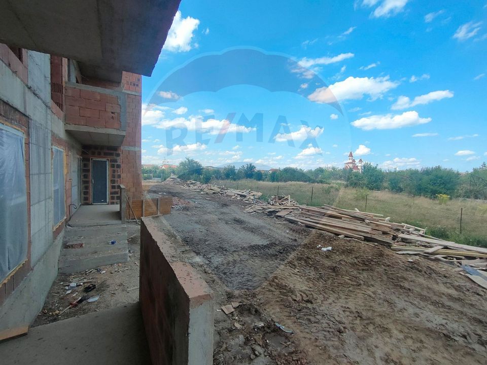 Apartament de vanzare cu gradina