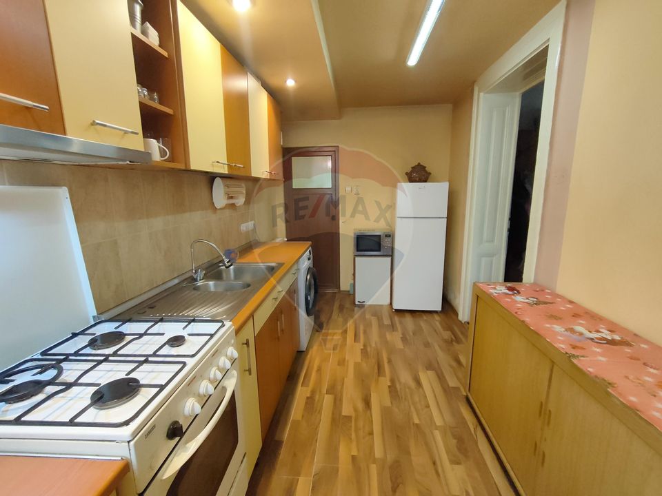 Apartament la casa de vanzare