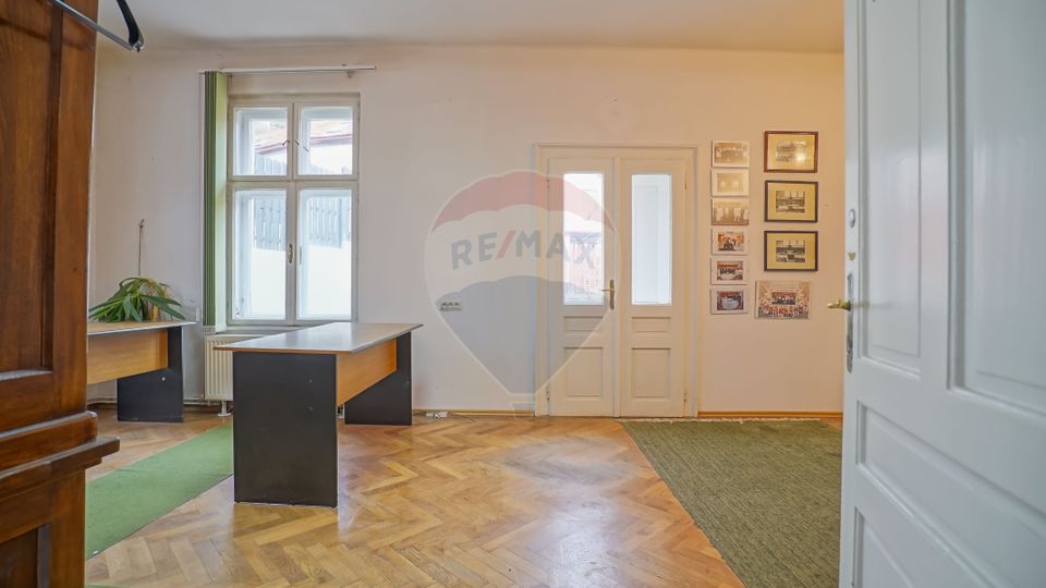 4 room House / Villa for sale, Centrul Istoric area