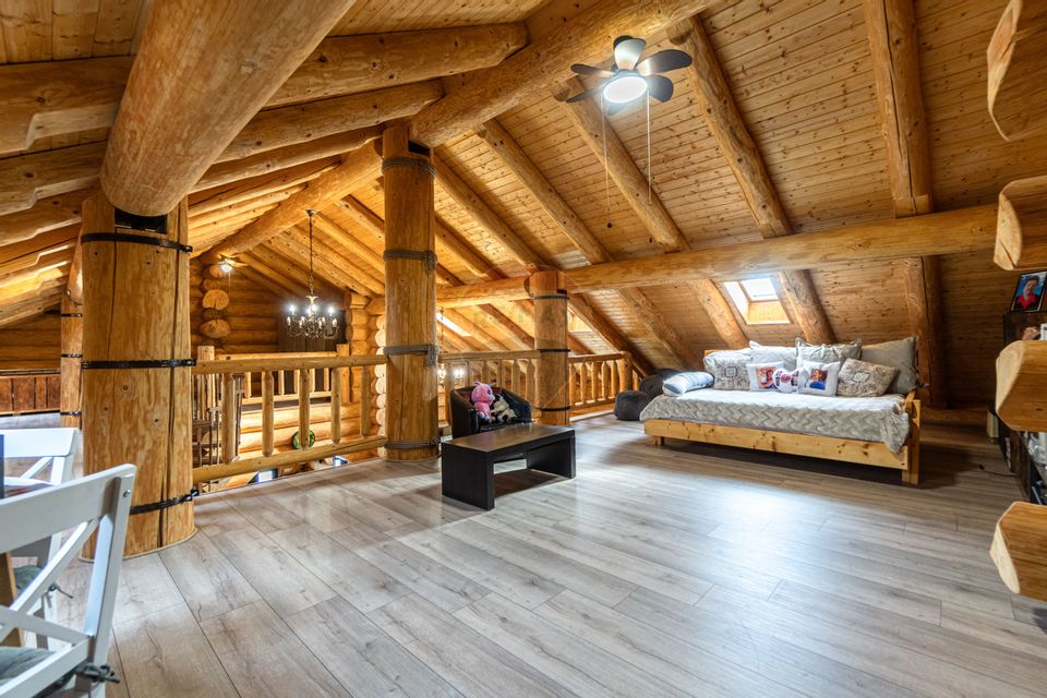 Doua case in stil canadian – confort modern intr-un cadru natural