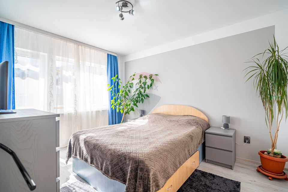 House FOR SALE in Bușteni, with superb views of the Bucegi Mountains