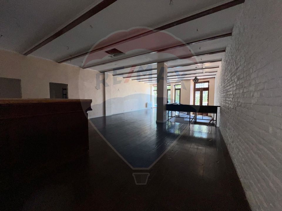 250sq.m Commercial Space for rent, Peninsula area