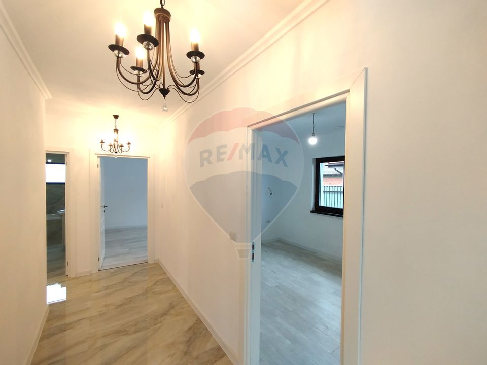 Casă / Vilă cu 4 camere de vânzare/zona Harman