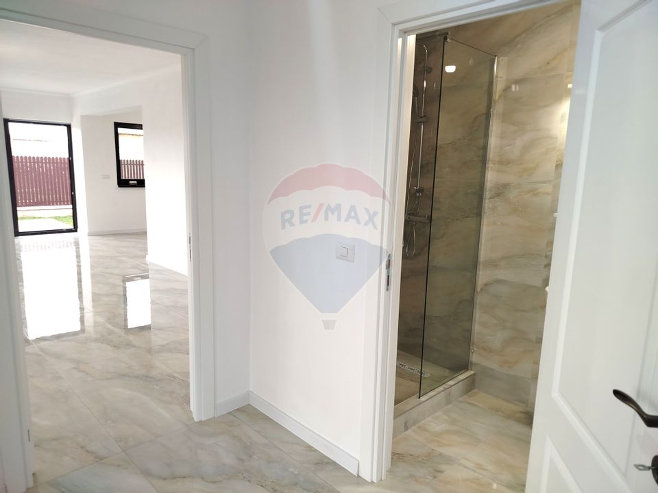 Casă / Vilă cu 4 camere de vânzare/zona Harman