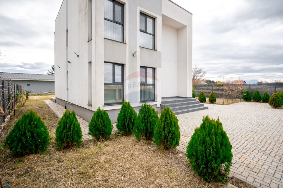 Casă nouă în Stupini: 4 camere, 3 băi și teren generos de 600 mp