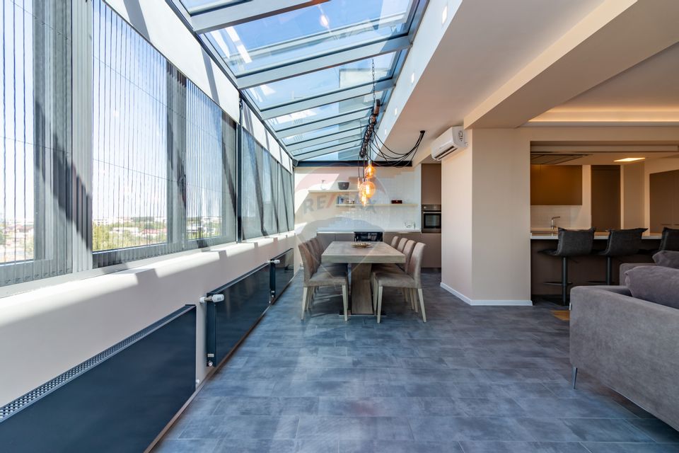 Penthouse panoramic view in Green Lake Residence