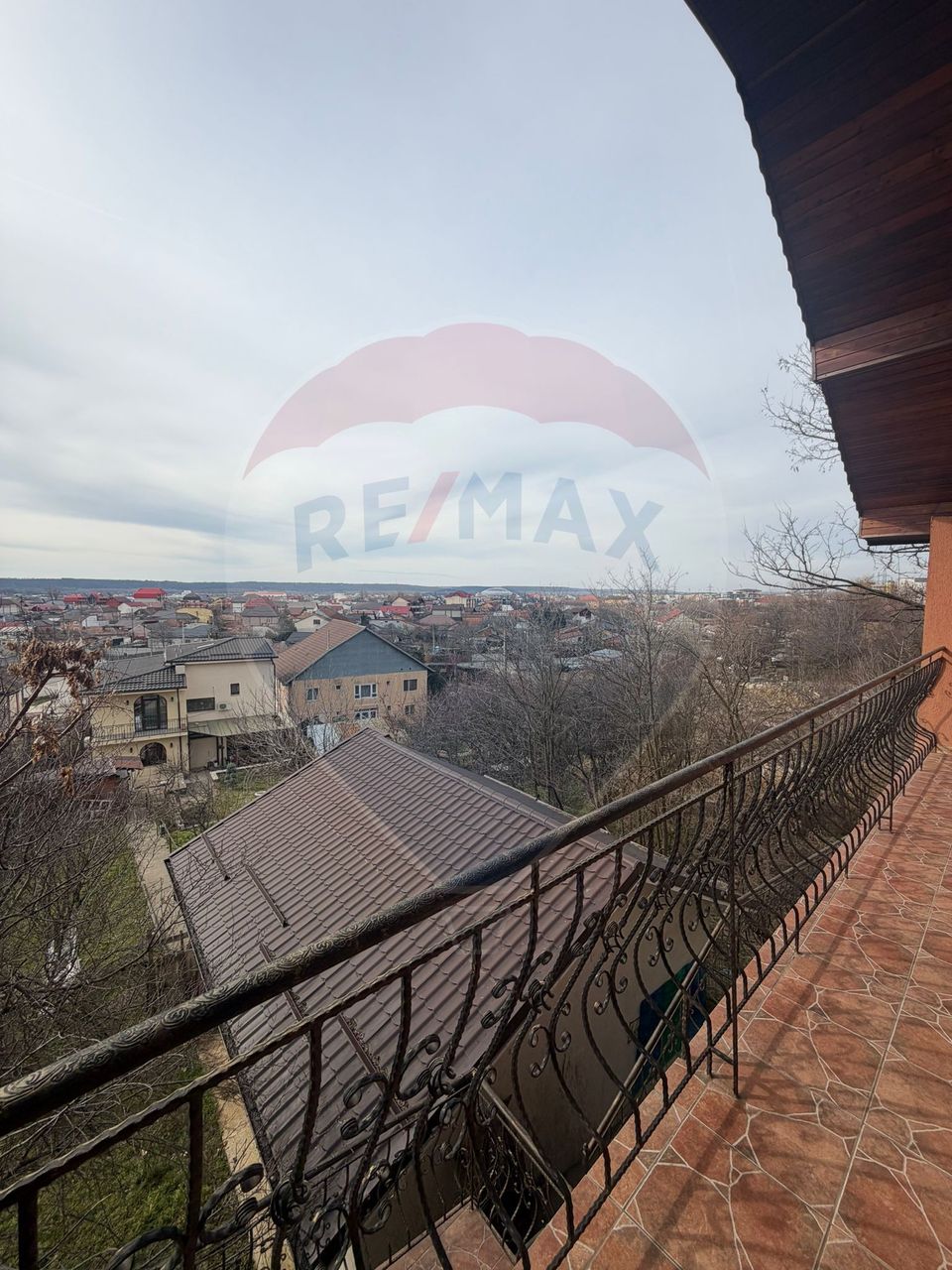 5 room House / Villa for sale, 1 Mai area