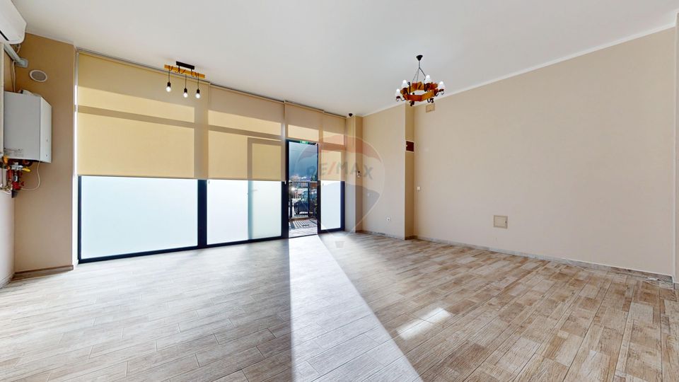 47sq.m Commercial Space for rent, Racadau area