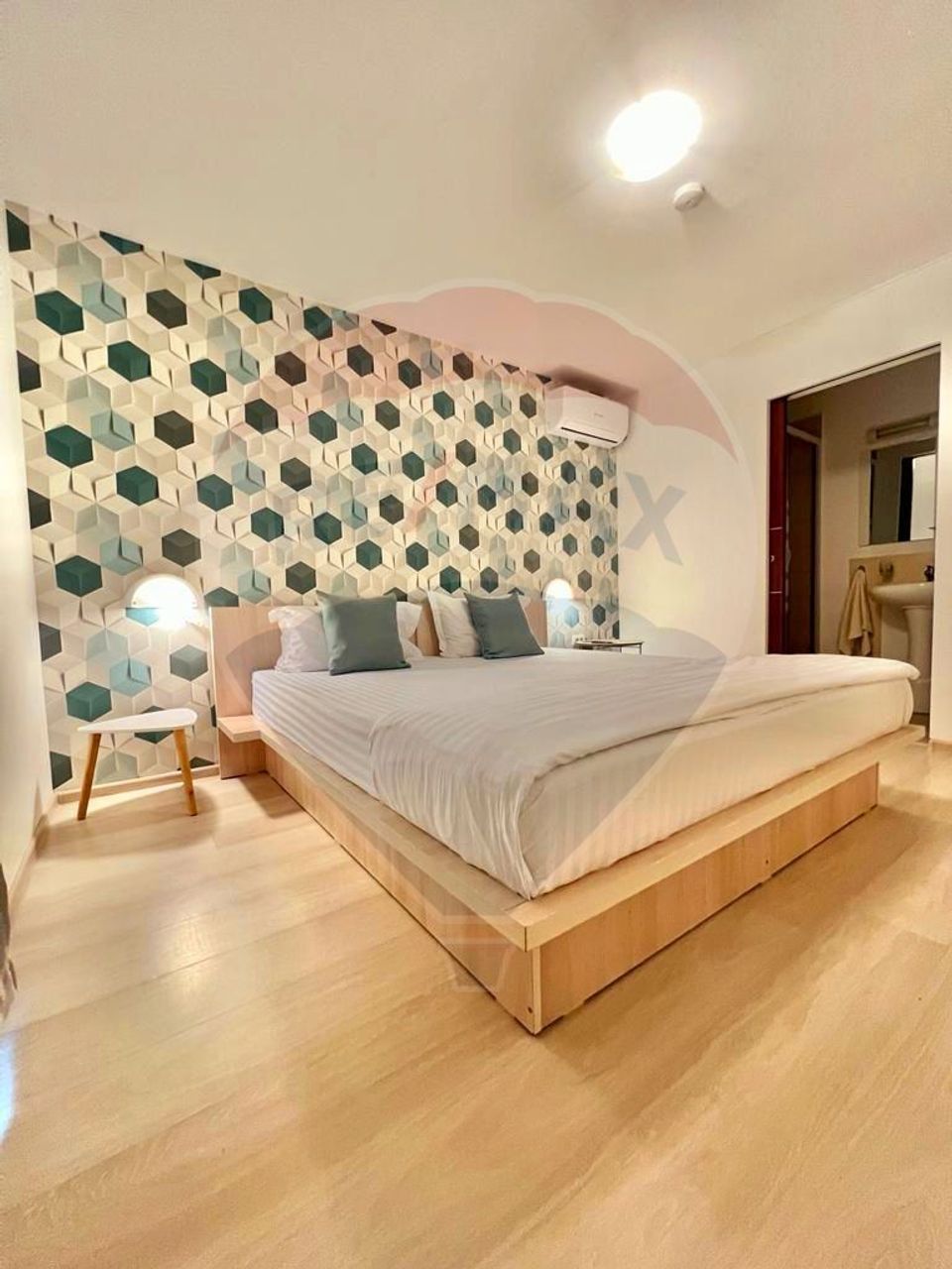 Pensiune de vanzare 20 de camere Mamaia Nord  200 m de plaja