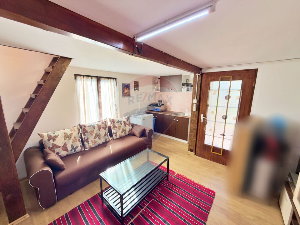 Cabană cu 2 camere de vânzare în zona 3 Insule