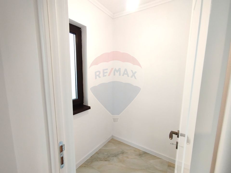 Casă / Vilă cu 4 camere de vânzare/zona Harman