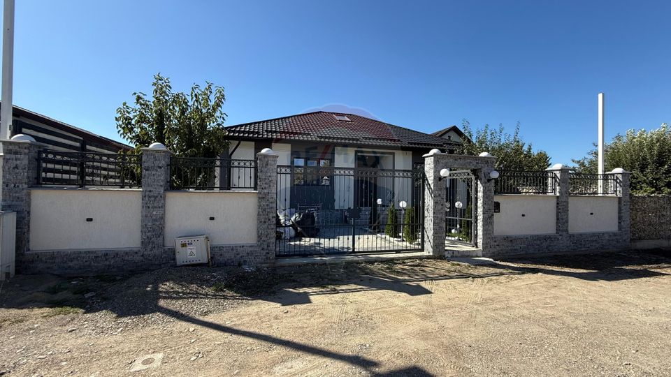 4 room House / Villa for sale, Est area