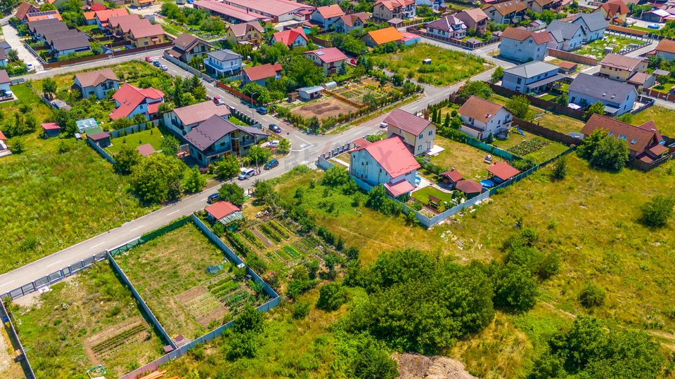 Land 658.67sqm Sanpetru / Strada Paltinului