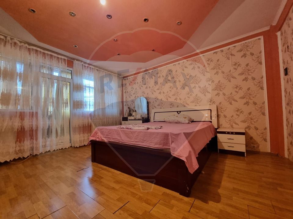 Casă / Vilă cu 4 camere de închiriat în zona Delfinariu