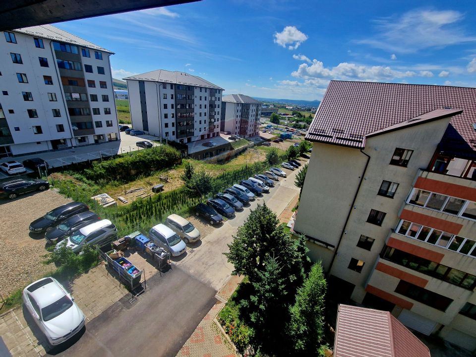 Apartament cu 3 camere de vânzare în Cartierul tei