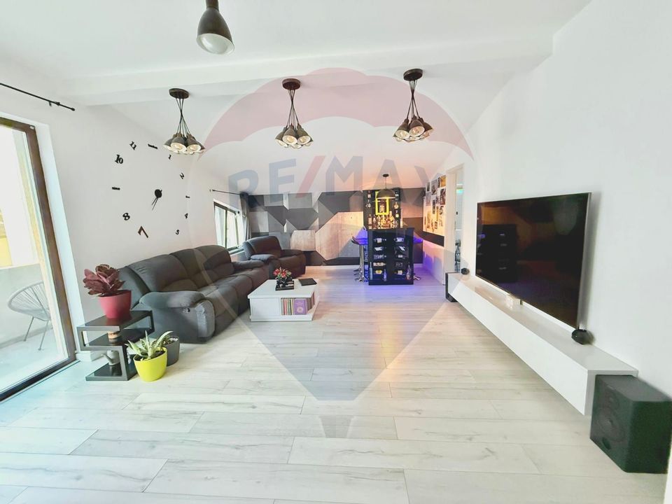 Apartament cu 3 camere + balcon mare - zona de case - Weiner Palada