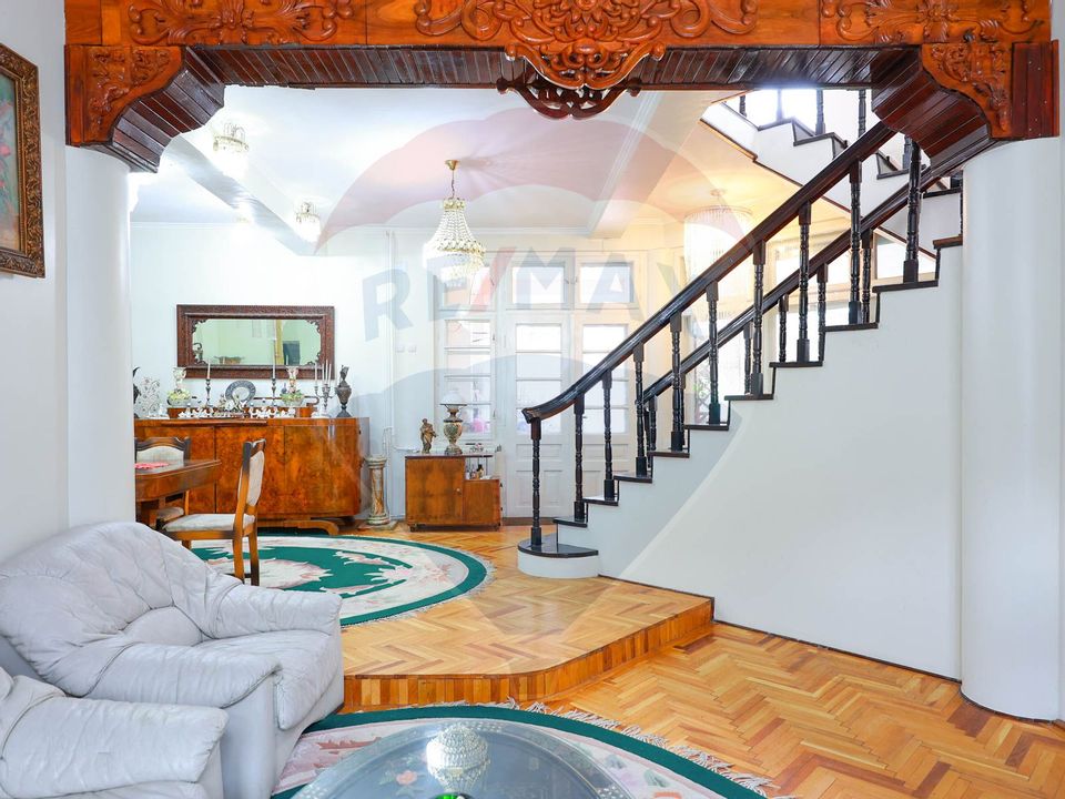 10 room House / Villa for sale, Central area