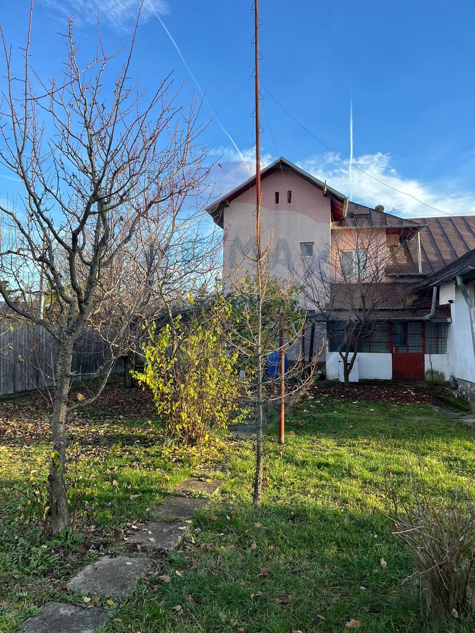 Casa cu 5 camere de vanzare in Priseaca 450 mp teren