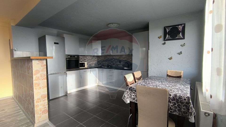 Apartament 3 camere de inchiriat în zona Dambul Rotund