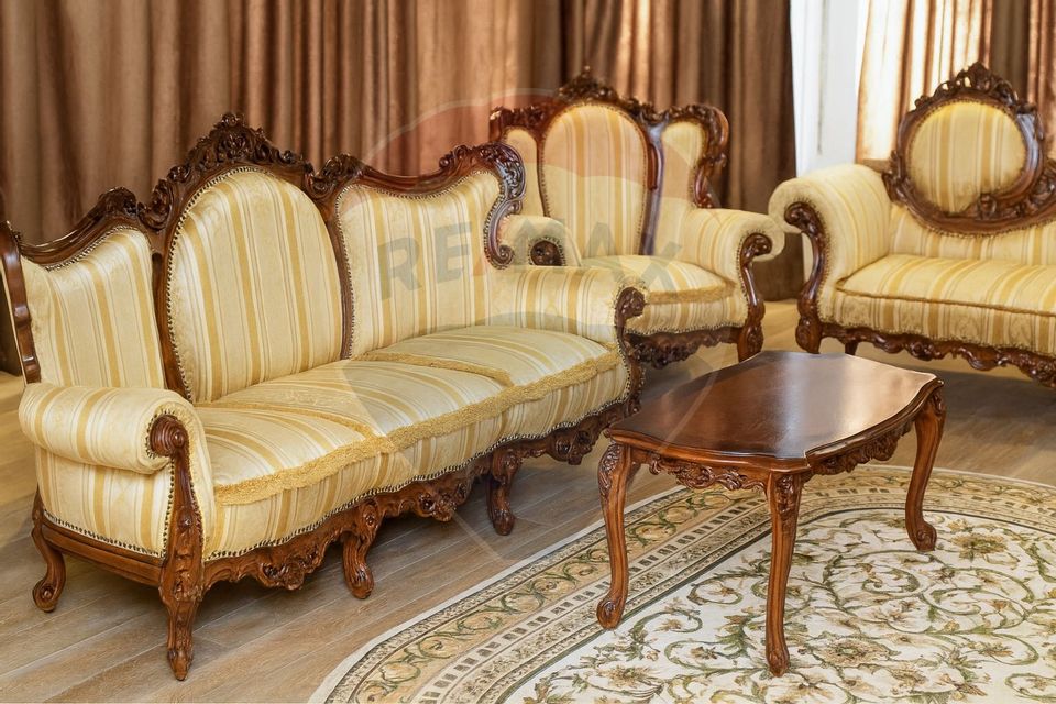 Apartament elegant cu mobilier de inspirație barocă, Valea Cheii 23