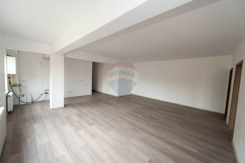 Apartment / Space 3 rooms, 86sqm, for rent, roundabout Alba Iulia