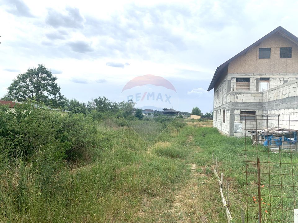 Casa la rosu de vanzare, 6 camere, Buda-Bragadiru