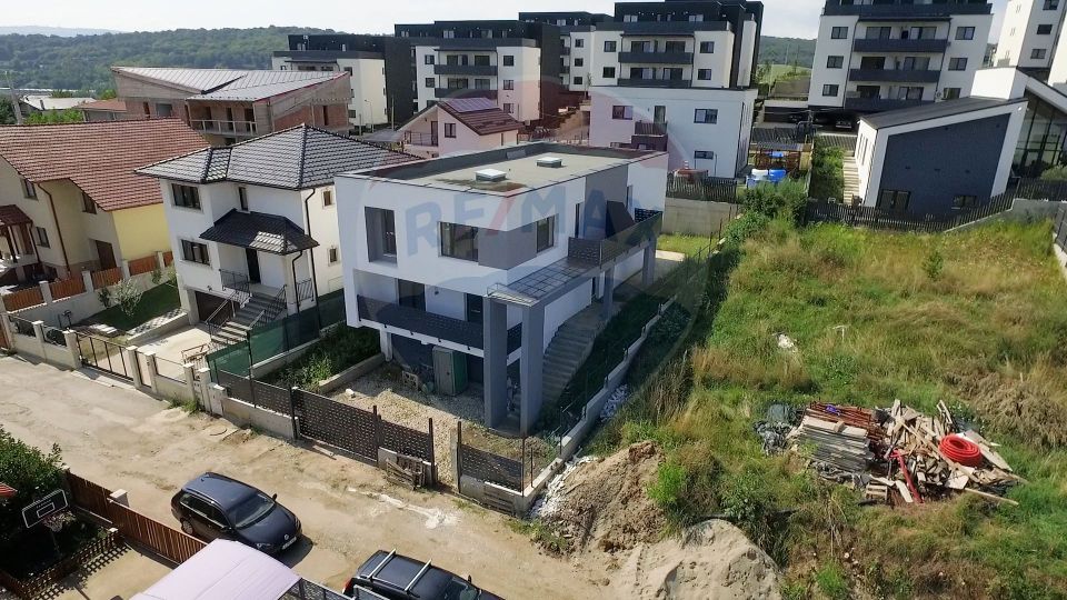 Apartament de vanzare in casa/ duplex nou, garaj, terasa