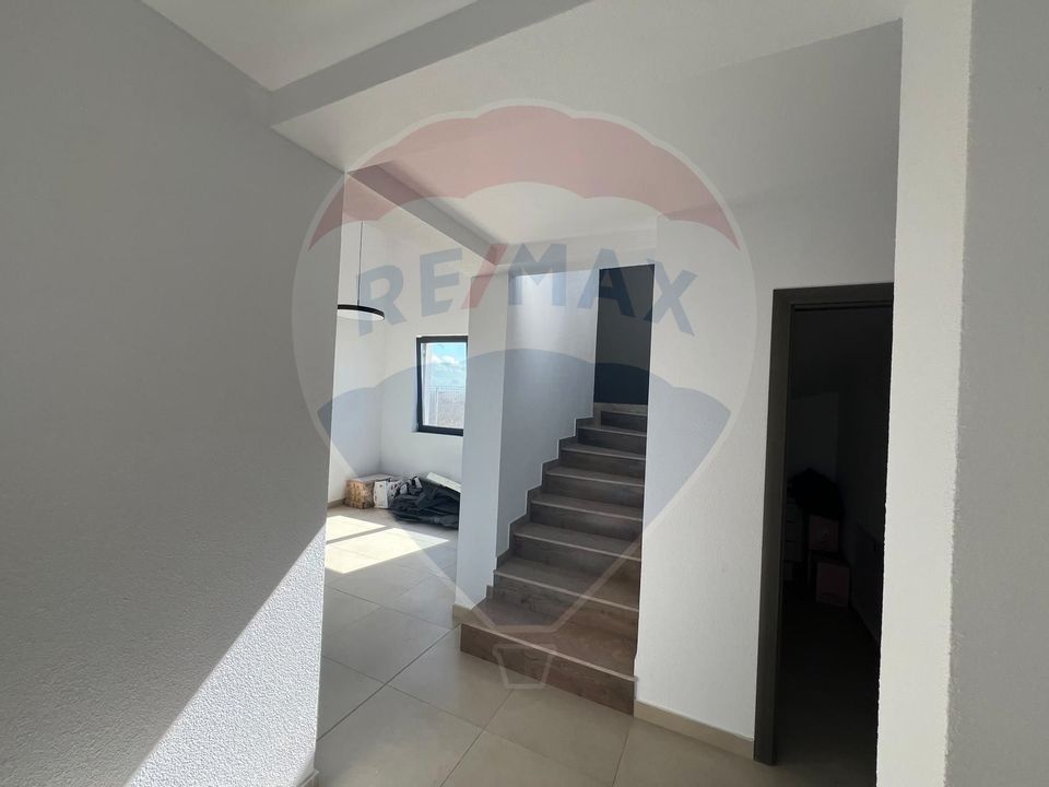 Casă / Vilă cu 5 camere de vânzare în zona Exterior Nord