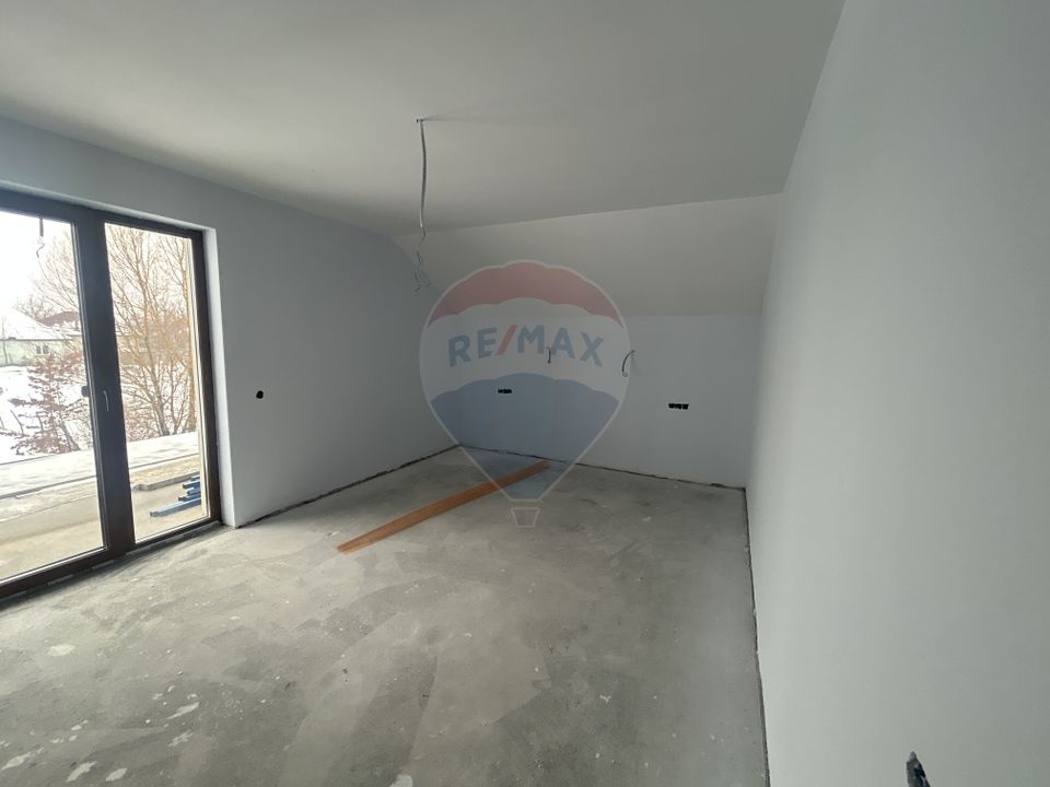 Casă nouă de vânzare 220 mp 13 ari teren SATULUNG 15KM de BAIA MARE