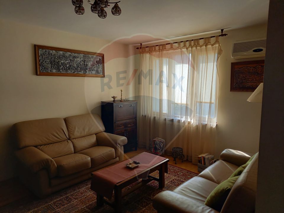 Apartament cu 3 camere de vânzare în zona Ultracentral