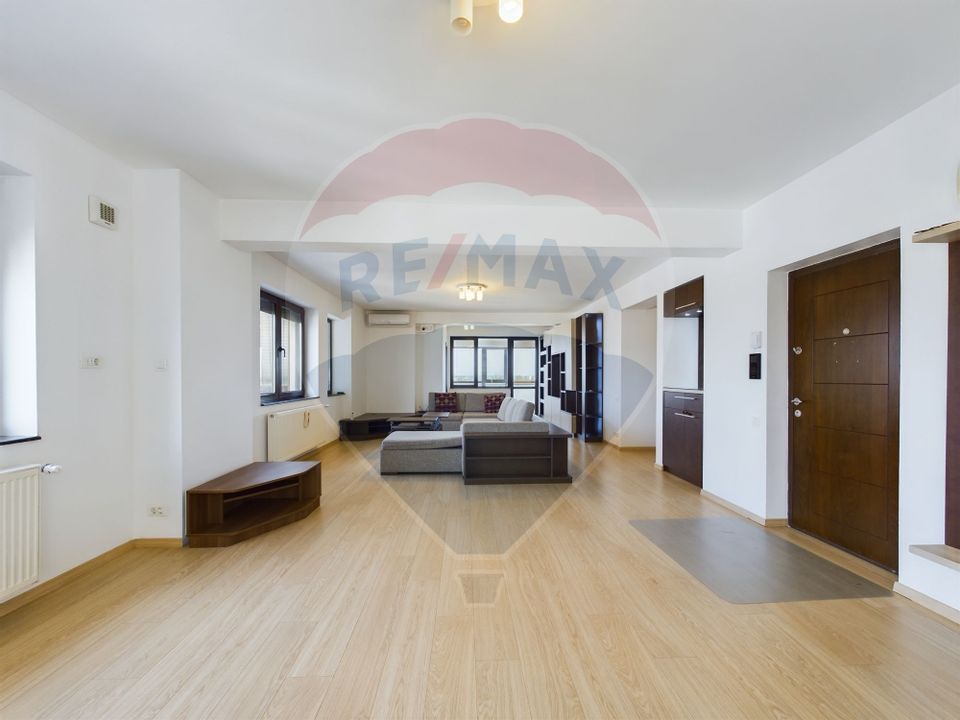 Penthouse cu 3 camere de vânzare în zona Bucurestii Noi