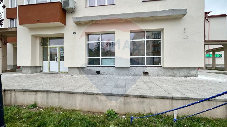 76.72sq.m Commercial Space for rent