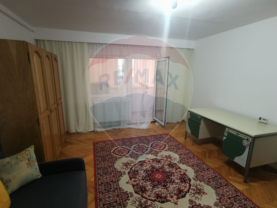 Apartament cu 3 camere de închiriat în zona Garii