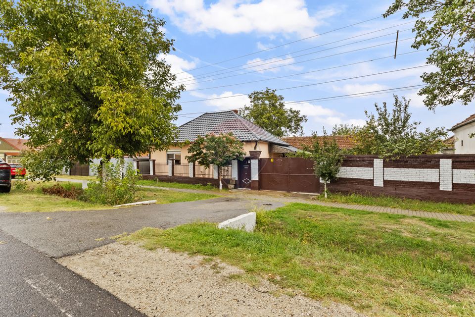 Casă cu teren 1222mp de vanzare in Nadab Judetul Arad