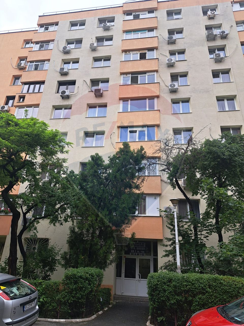 Inchiriere apartament cu 3 camere Tei semimobilat imobil 1983