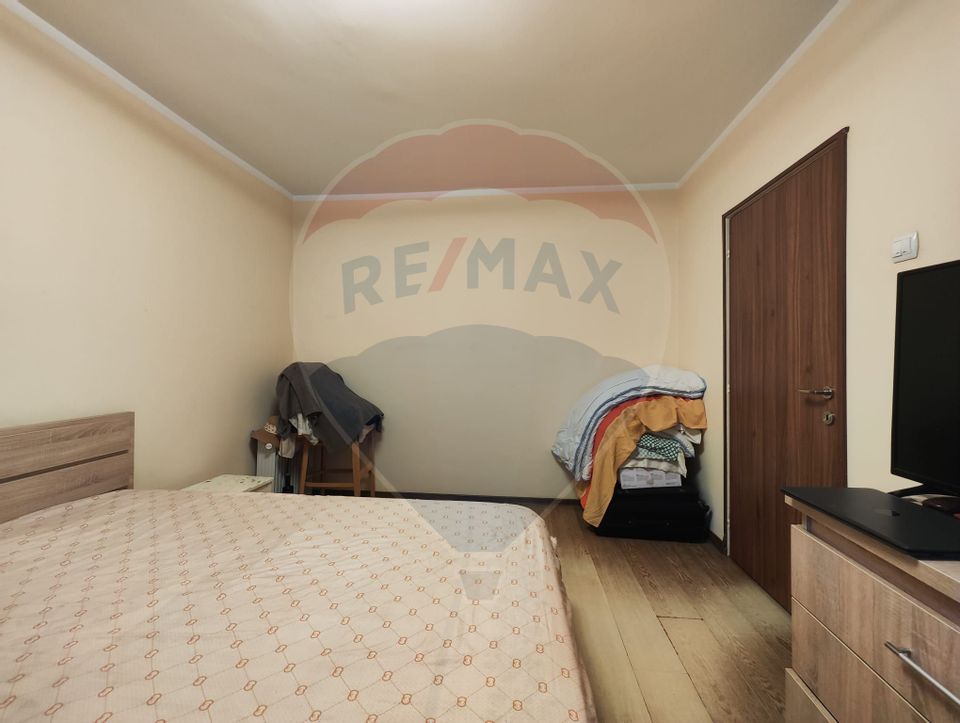 Apartament cu 3 camere de vânzare în zona 1 Decembrie 1918