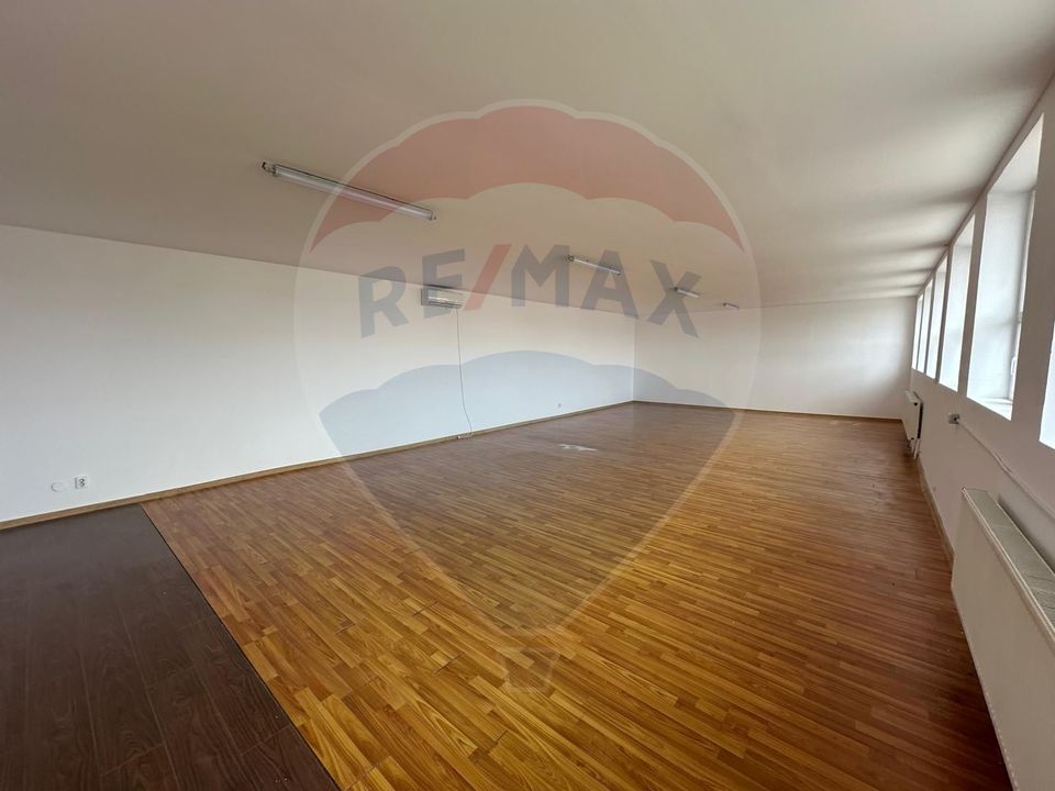 338sq.m Industrial Space for rent, UTA area