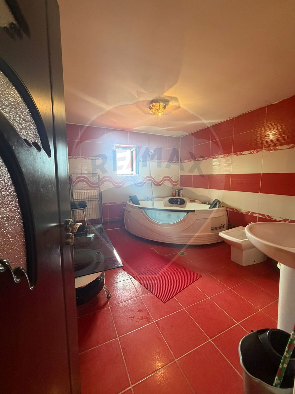 5 room House / Villa for sale, 1 Mai area