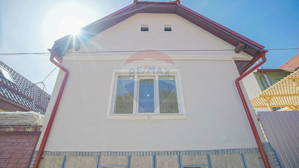 Casa renovată, cu garaj si teren de 679 mp, Scheii Brașovului