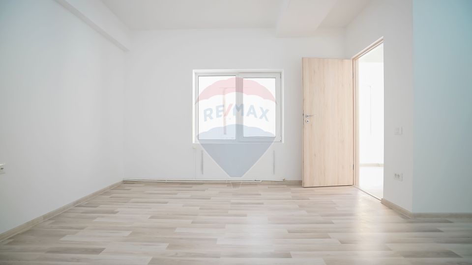 Casa renovată, cu garaj si teren de 679 mp, Scheii Brașovului