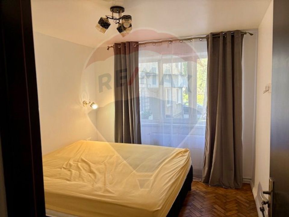 Apartament cu 3 camere de vânzare în zona Est