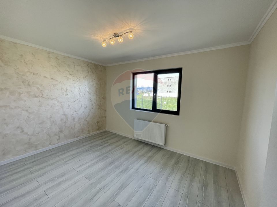 Casă / Vilă cu 3 camere de vânzare în zona Vest