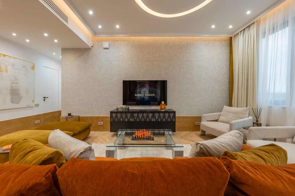 Vila cu 4,5,6  camere de vanzare in Marina Snagov