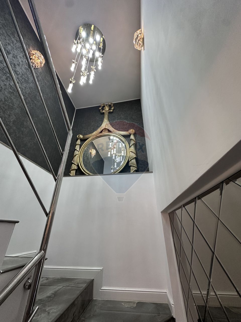Apartament cu 4 camere de vânzare