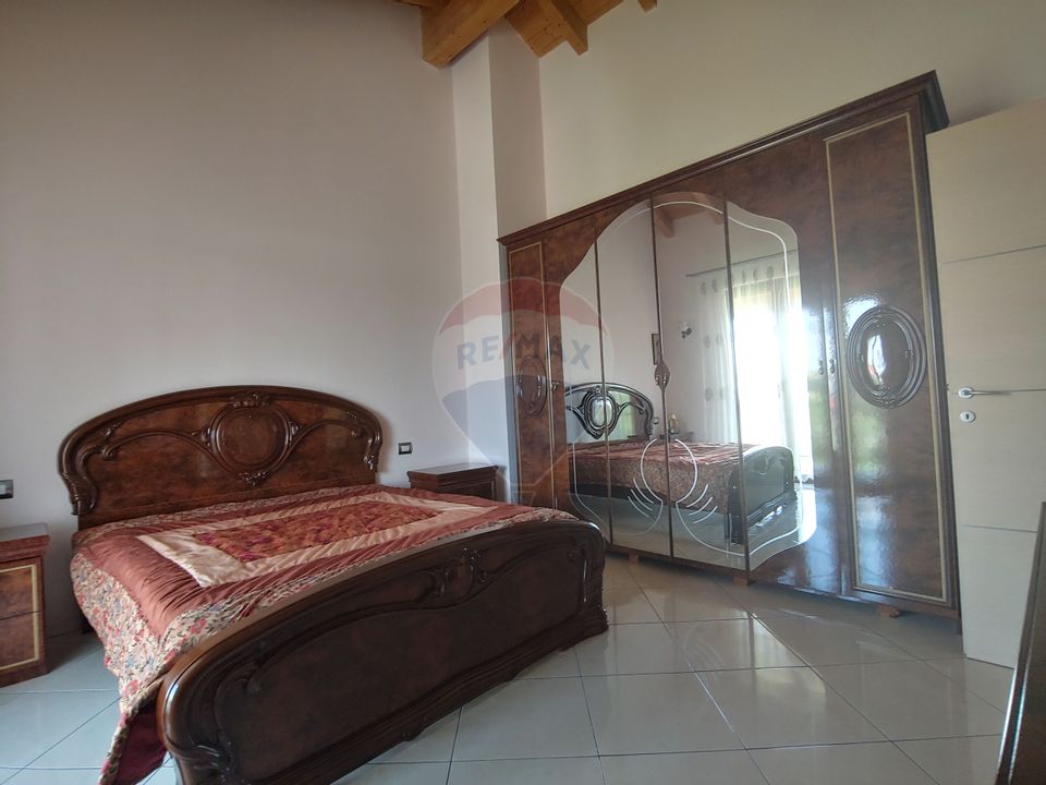 Casă / Vilă de lux cu 5 camere de vânzare în Vadu Moldovei, Suceava