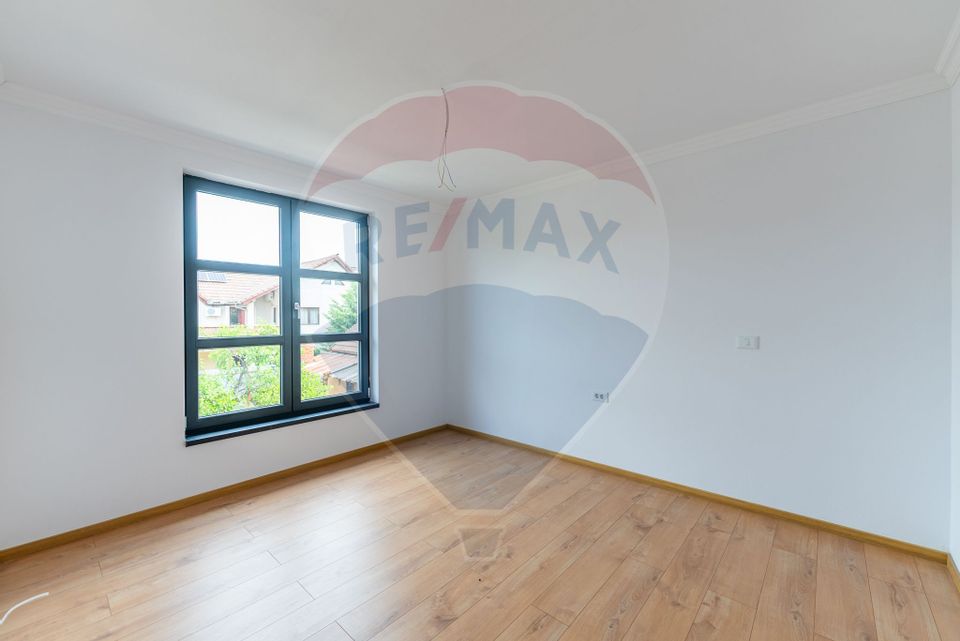 4 room House / Villa for sale, Parneava area